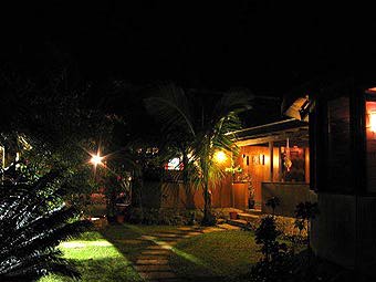 Tonga pictures by night (Heilala Restaurant)